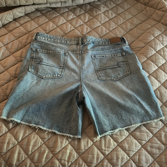 American Eagle Outfitters AEO Plus Size 16 Jean Denim Shorts Distressed Cut Off - Picture 3 of 3